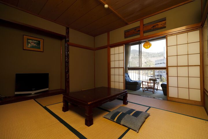 Room 5 of 31