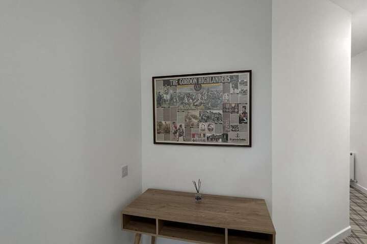 Room 6 of 9