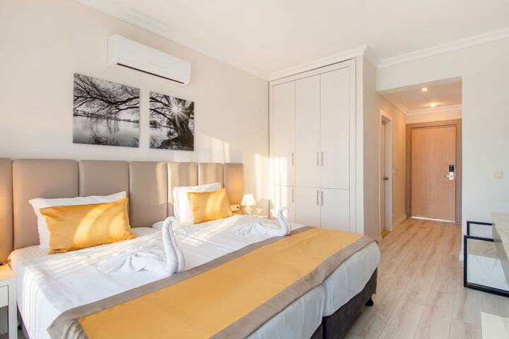Room 4 of 50