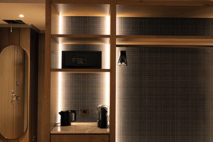 Room 6 of 44