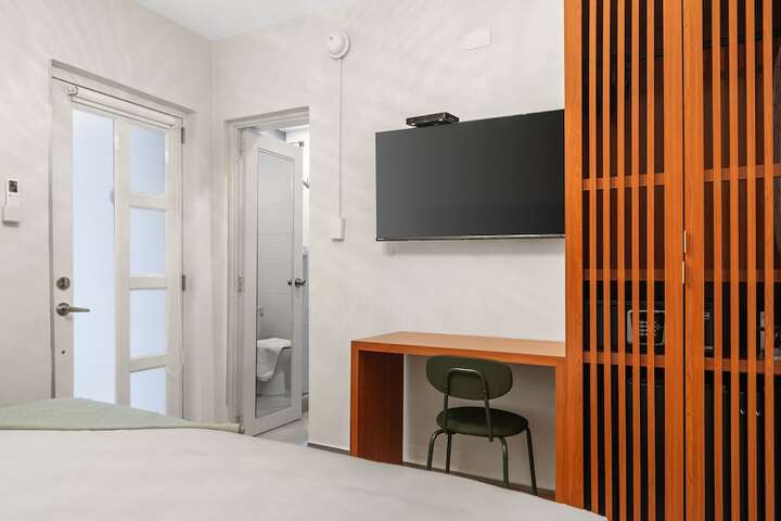 Room 17 of 123