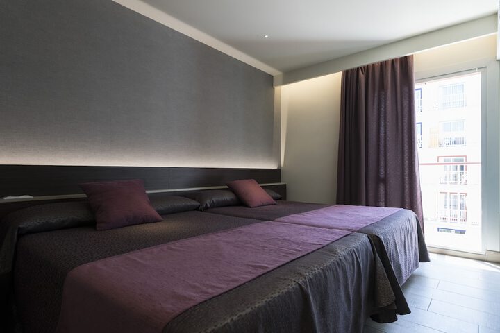 Room 27 of 62