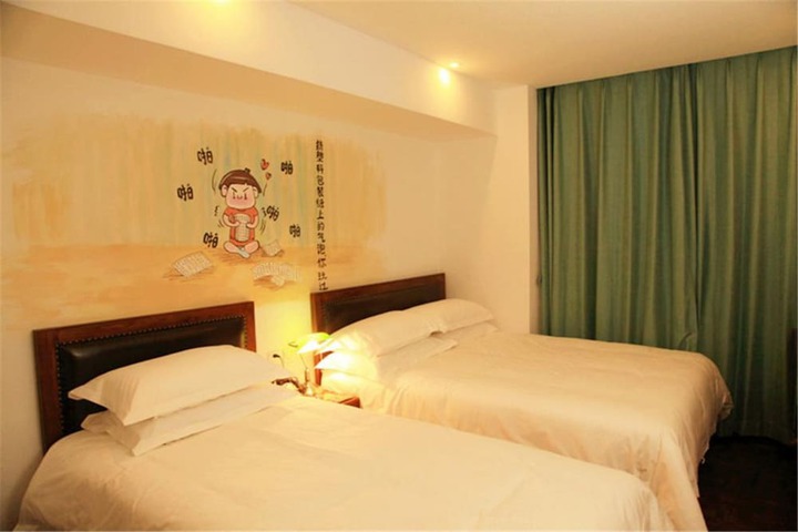 Room 9 of 27