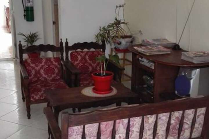 Room 6 of 9