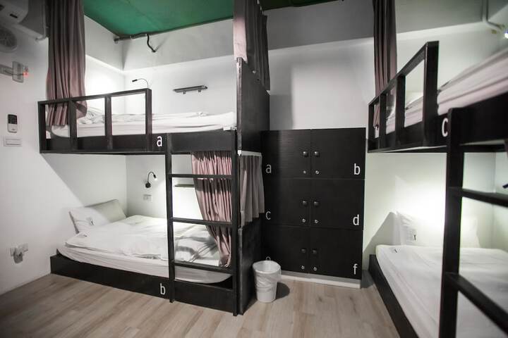 Room 18 of 127