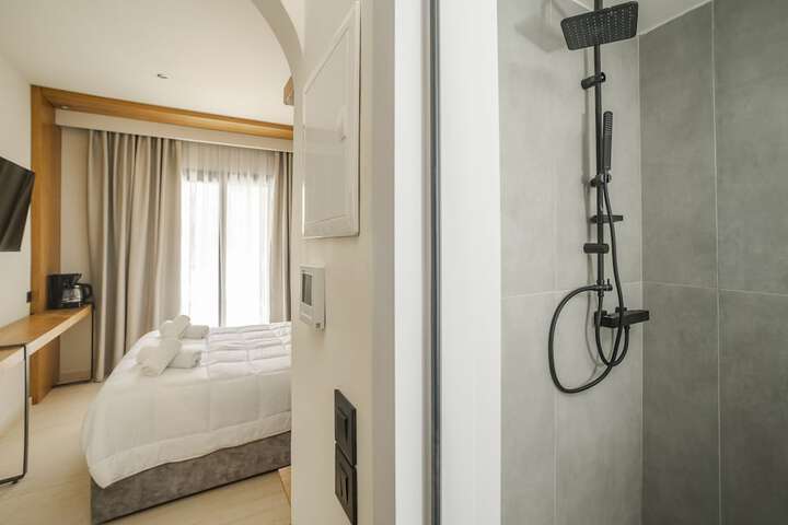 Room 83 of 155