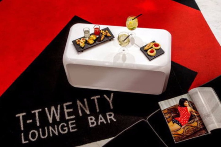 Lounge 73 of 92
