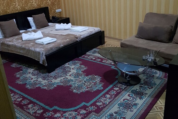 Room 9 of 37