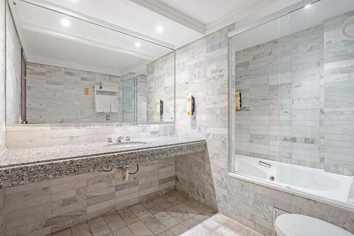 Room 35 of 67