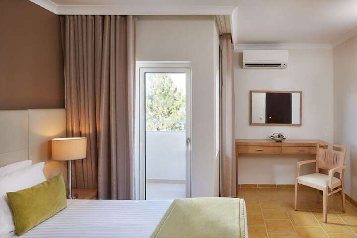 Room 21 of 40