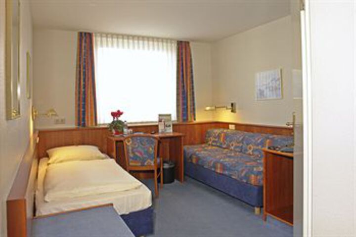 Room 3 of 10