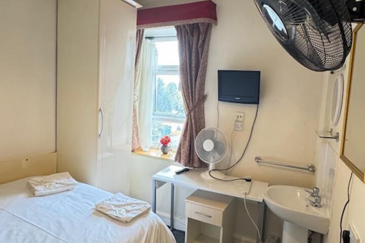 Room 42 of 118