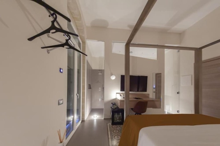 Room 9 of 46