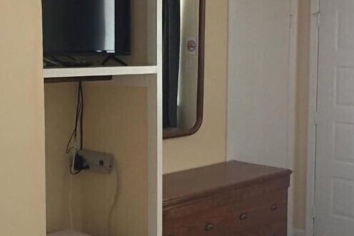 Room 6 of 34