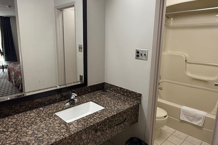 Room 16 of 34