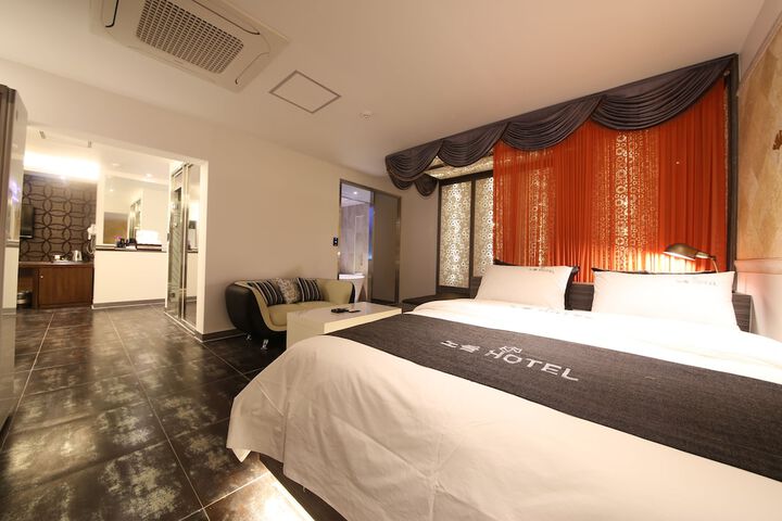 Room 19 of 65