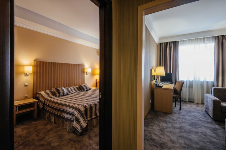 Room 8 of 71
