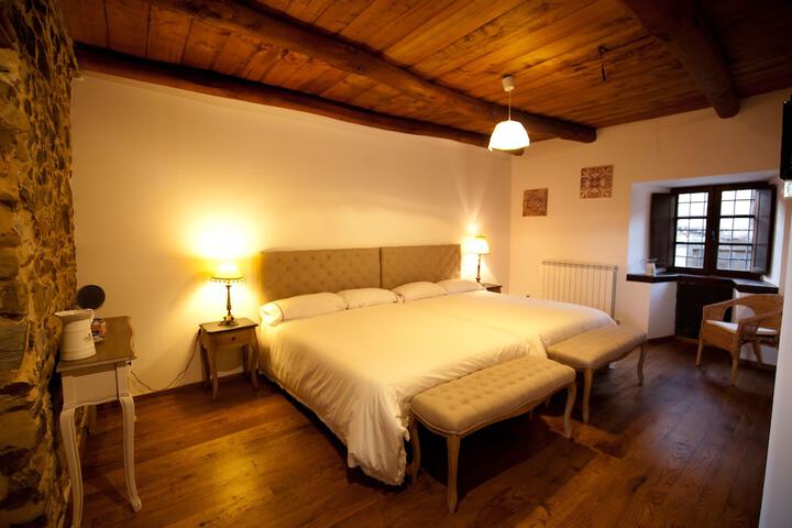 Room 2 of 37
