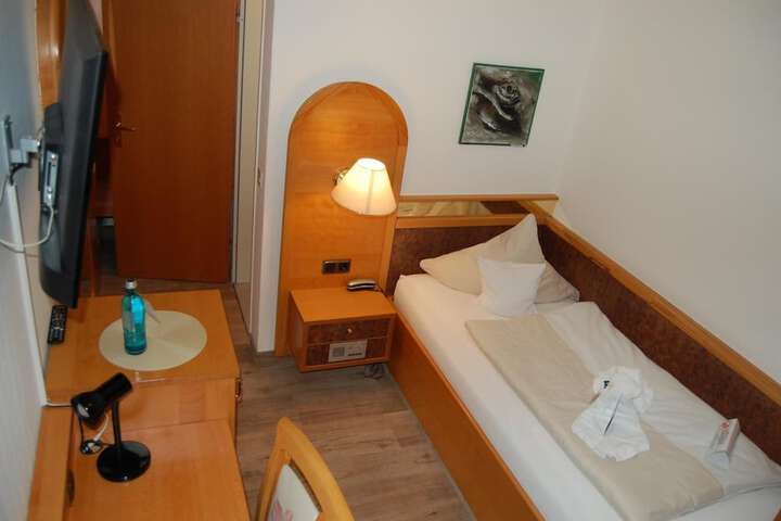 Room 13 of 45