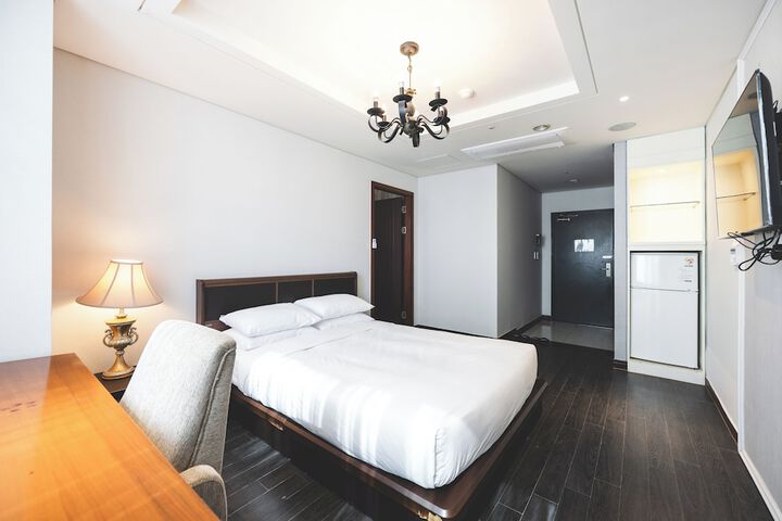 Room 13 of 151