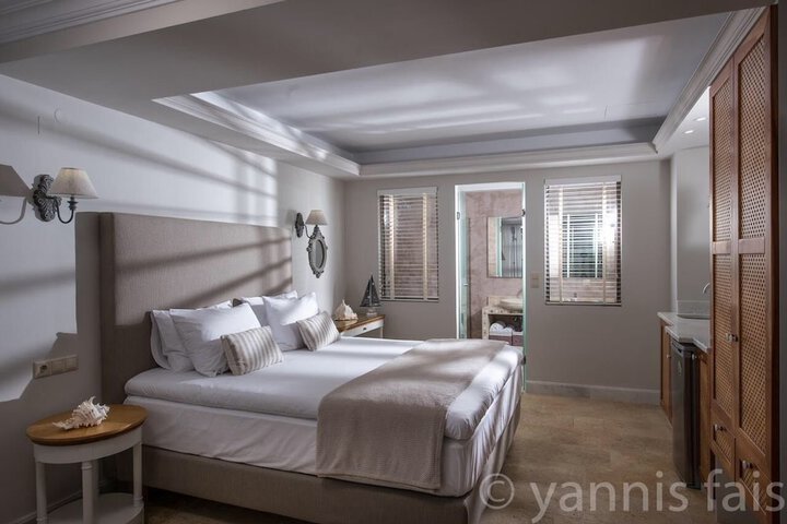 Room 2 of 105