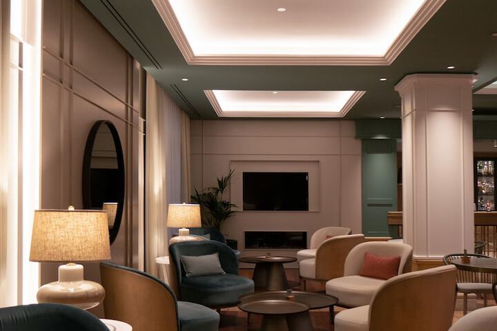 Lounge 78 of 99