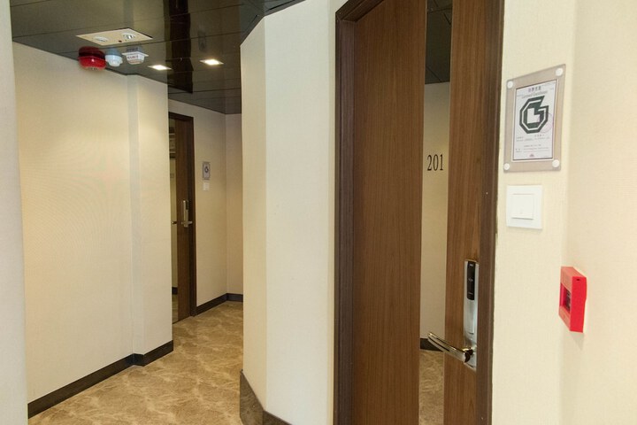 Ballroom/Hall 32 of 42