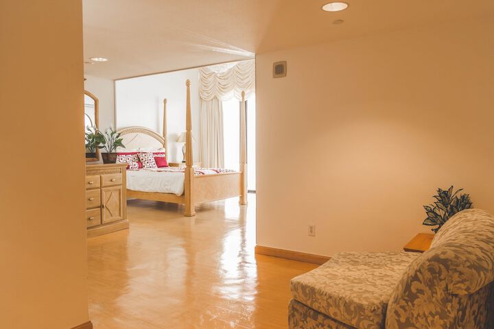 Room 8 of 85