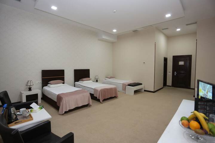 Room 9 of 16