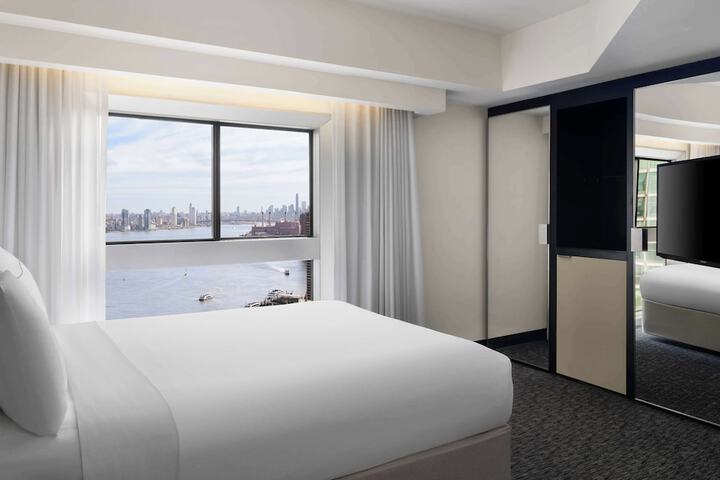 Room 28 of 108