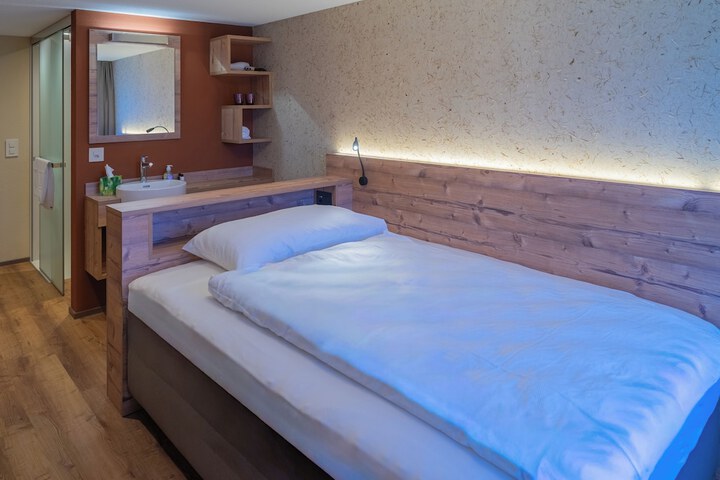 Room 5 of 125