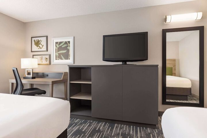 2 Queen Beds (4 of 10)