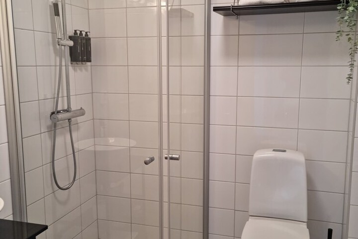 Room 42 of 102
