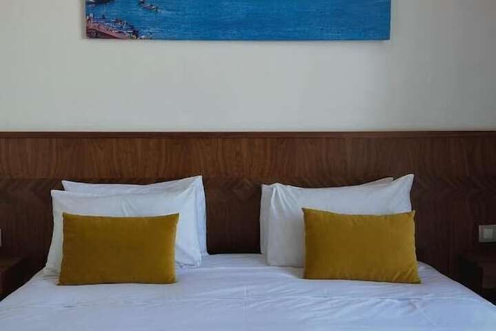 Room 6 of 25