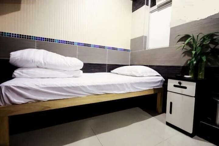 Room 13 of 46