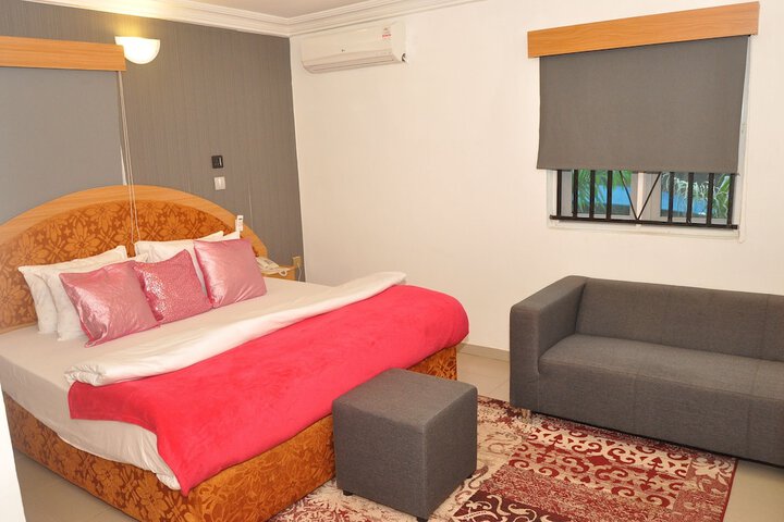Room 17 of 30