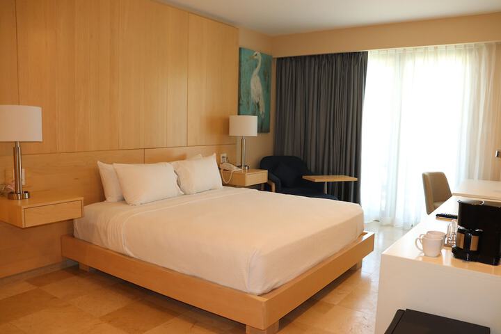 Room 7 of 104