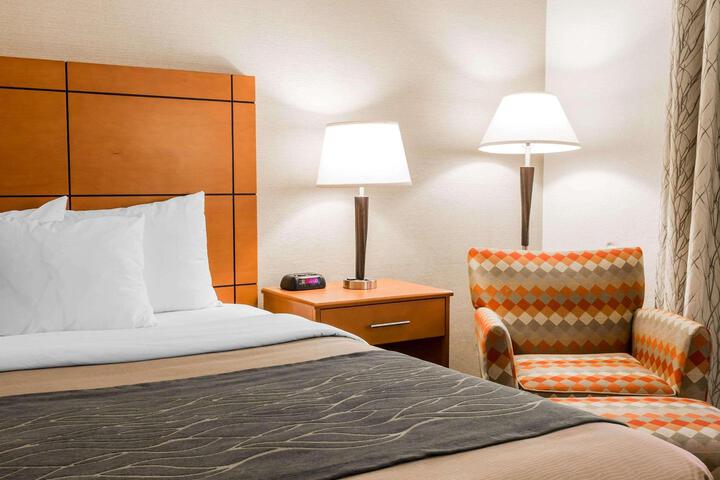 2 Queen Beds (6 of 6)