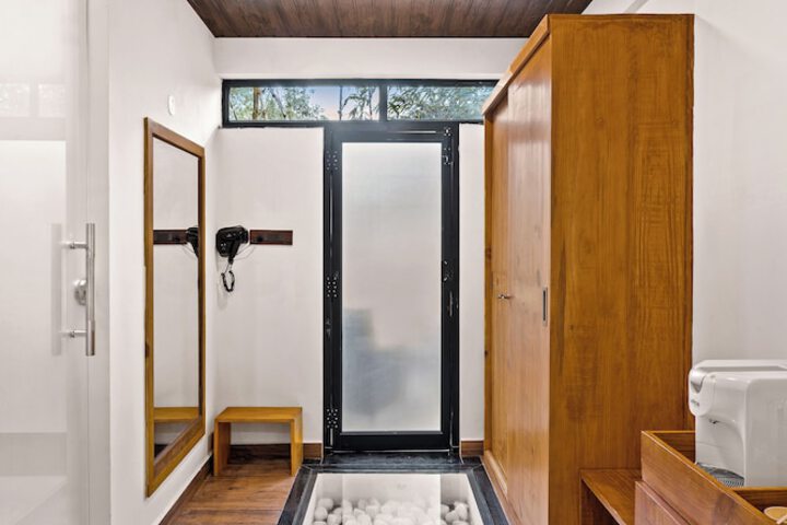 Room 25 of 120