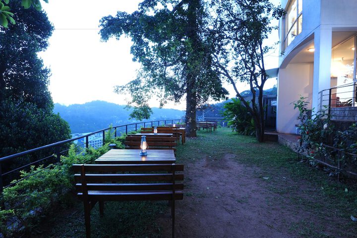 Hotel Exterior 57 of 70