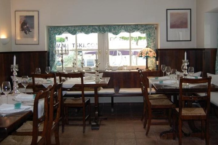 Dining 11 of 14