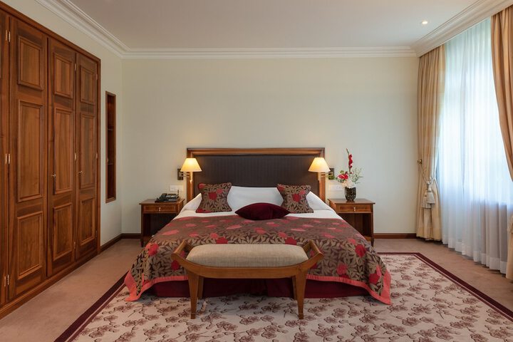 Room 44 of 233
