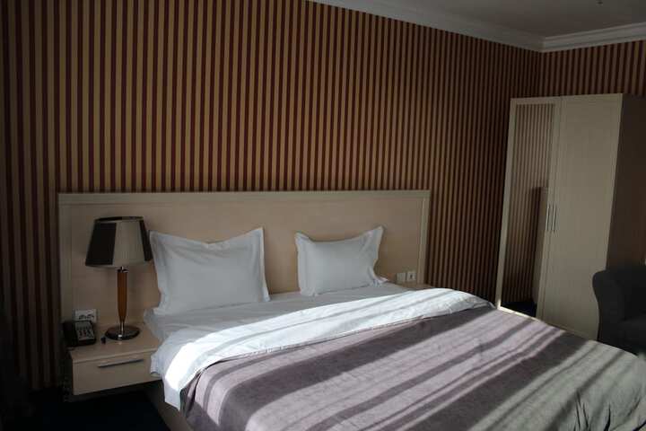 Room 19 of 64