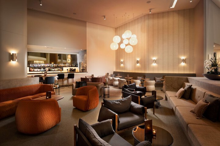 Lounge 29 of 38