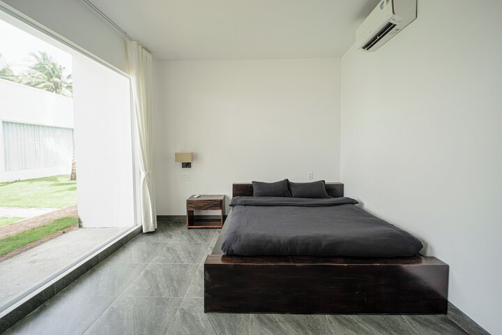 Room 2 of 31
