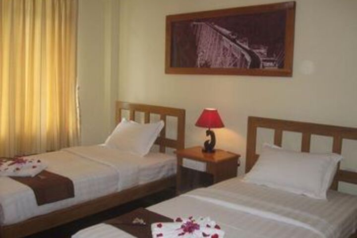 Room 8 of 32