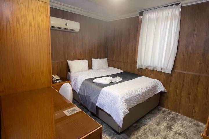Room 33 of 48