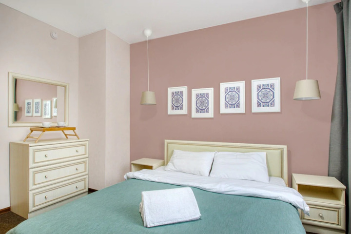 Room 8 of 9