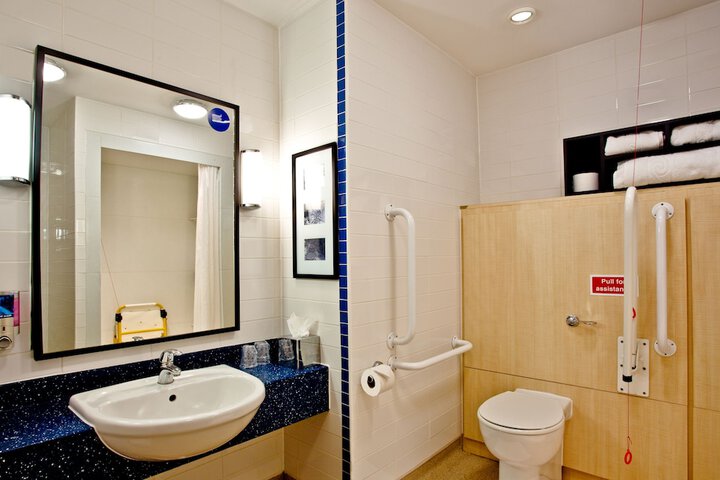 Room 4 of 48