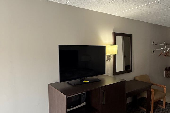 Room 7 of 34